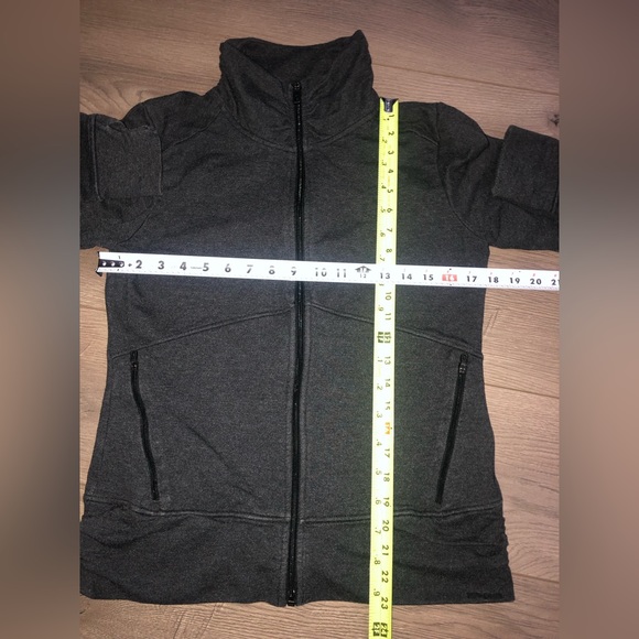 Patagonia Women’s Swell Belle Full Zip Fleece Jacket Size M Black Pockets Casual - Picture 10 of 12
